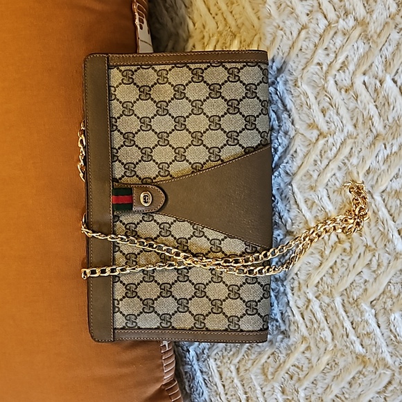 Gucci GG Sherry Line Clutch - Picture 8 of 16